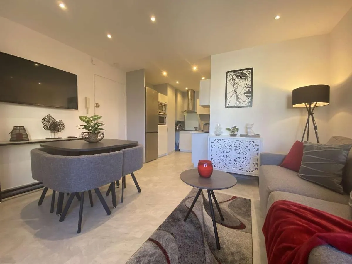 Sainte-Maxime: Appartement 2 Pieces Renove Avec Terrasse, Climatisation Et A 2 Pas De La Plage - Fr-1-226-498 0*, サント・マキシム フランス