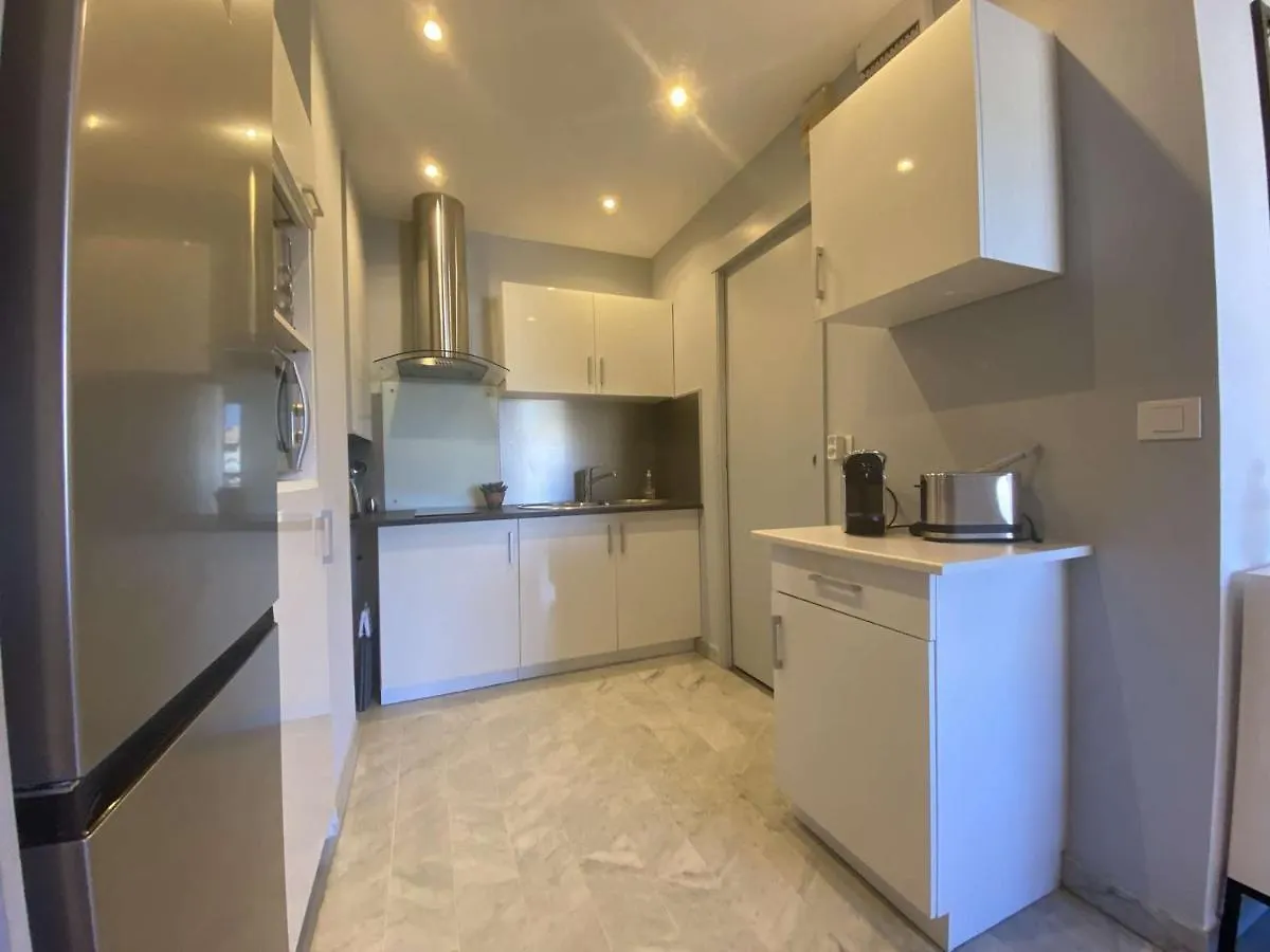 Sainte-Maxime: Appartement 2 Pieces Renove Avec Terrasse, Climatisation Et A 2 Pas De La Plage - Fr-1-226-498 アパート サント・マキシム