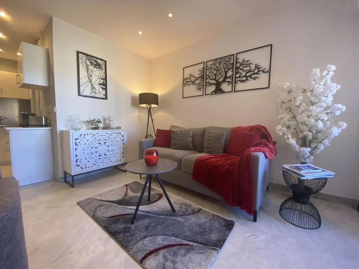 Sainte-Maxime: Appartement 2 Pieces Renove Avec Terrasse, Climatisation Et A 2 Pas De La Plage - Fr-1-226-498 0*, サント・マキシム フランス