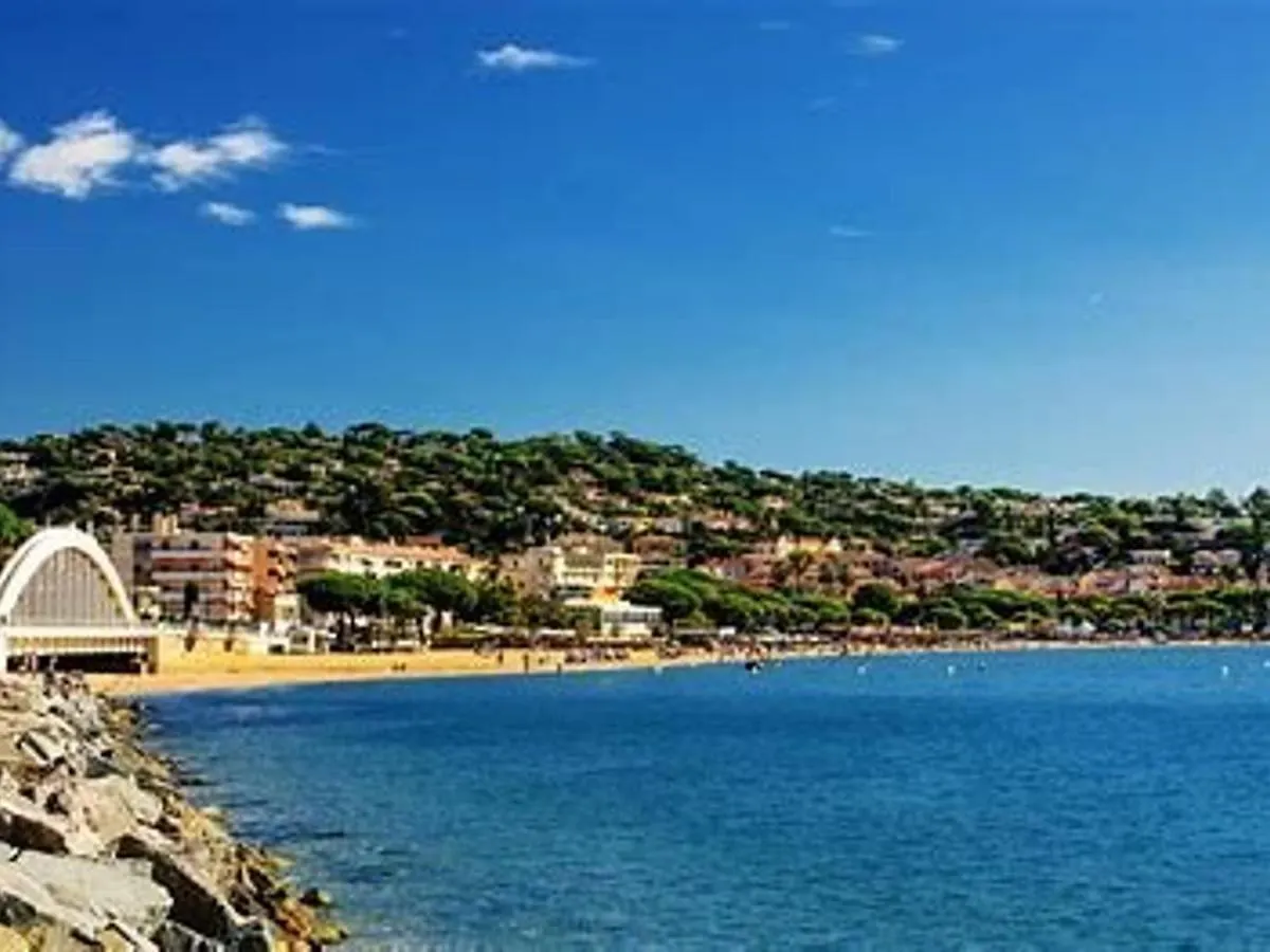 アパート Sainte-Maxime: Appartement 2 Pieces Renove Avec Terrasse, Climatisation Et A 2 Pas De La Plage - Fr-1-226-498