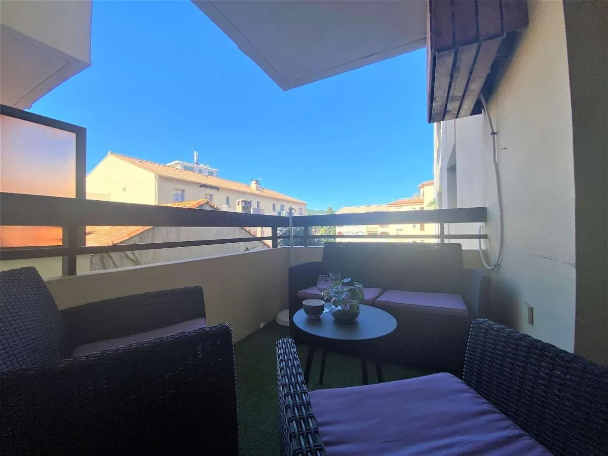 Sainte-Maxime: Appartement 2 Pieces Renove Avec Terrasse, Climatisation Et A 2 Pas De La Plage - Fr-1-226-498 フランス